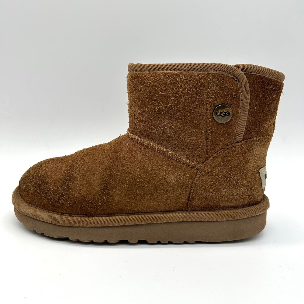 UGG Classic Mini II Kids Size 2 Chestnut Suede Button Winter Boots 1118890K